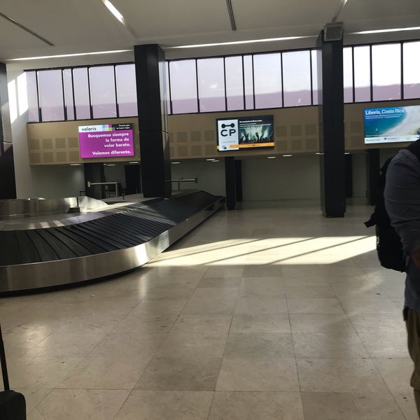 Foto diambil di Aeropuerto Internacional de Tijuana (TIJ) oleh Angel S. pada 11/16/2018