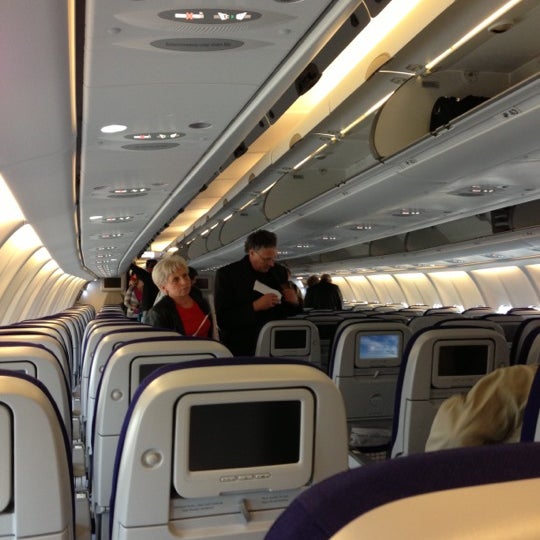 ร ป ภ า พ ถ า ย ท Lufthansa Flight LH 414 โ ด ย Martin K. เ ม อ 10/10/2012.