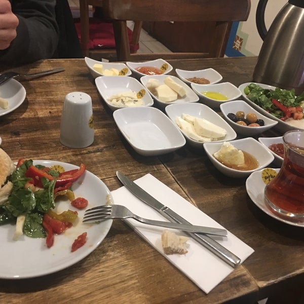 Foto scattata a Garda Cafe da Alpaslan Ş. il 3/19/2017
