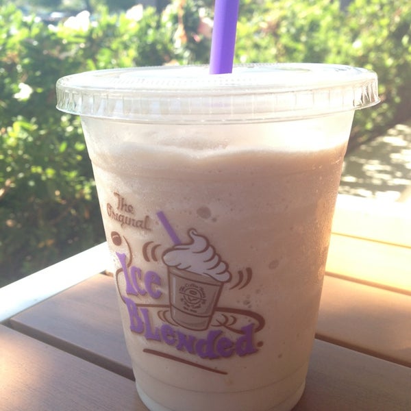 Photo taken at The Coffee Bean &amp; Tea Leaf by H. C. on 8/20/2013