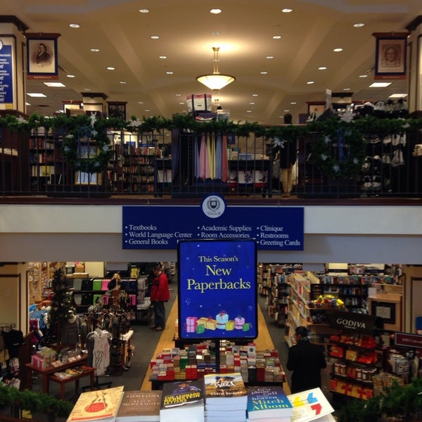 Barnes Noble Bookstore In Downtown New Haven