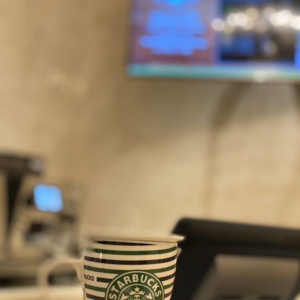 Foto tirada no(a) Starbucks por Yousof . em 2/14/2020
