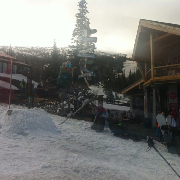 รูปภาพถ่ายที่ Grelka Apres Ski Bar โดย Алексей С. เมื่อ 5/3/2013