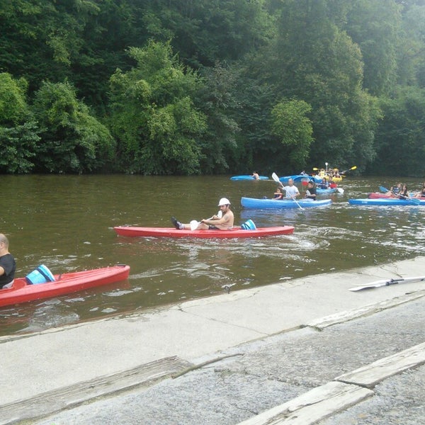 Foto tomada en Dinant Évasion - Lesse Kayaks  por Berend W. el 8/9/2014