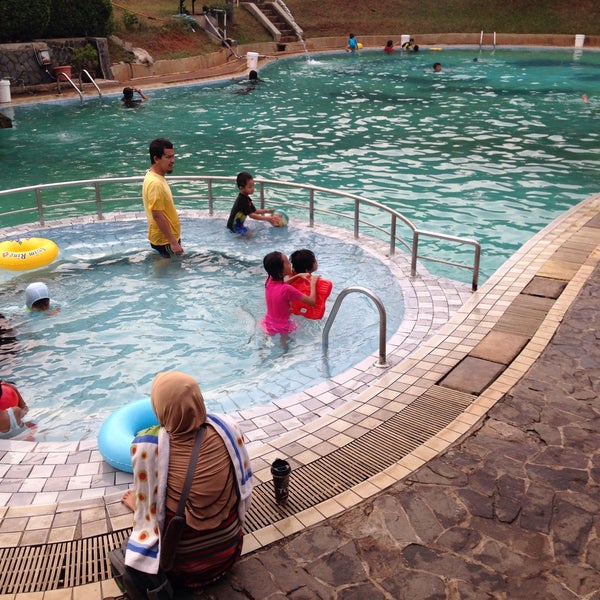Kolam Renang Laguna