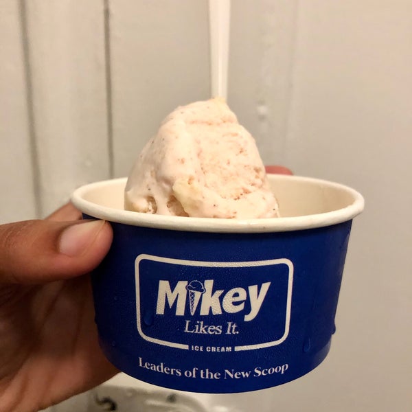 Das Foto wurde bei Mikey Likes It Ice Cream von Aisha W. am 8/18/2020 aufgenommen