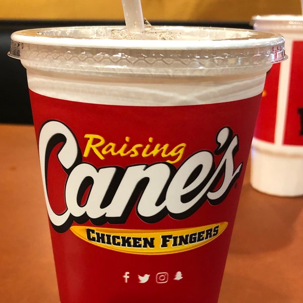 Foto tirada no(a) Raising Cane&#39;s Chicken Fingers por Aisha W. em 6/30/2019