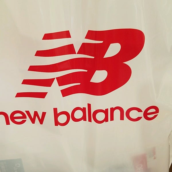 New Balance Sporting Goods Shop In 酒々井町
