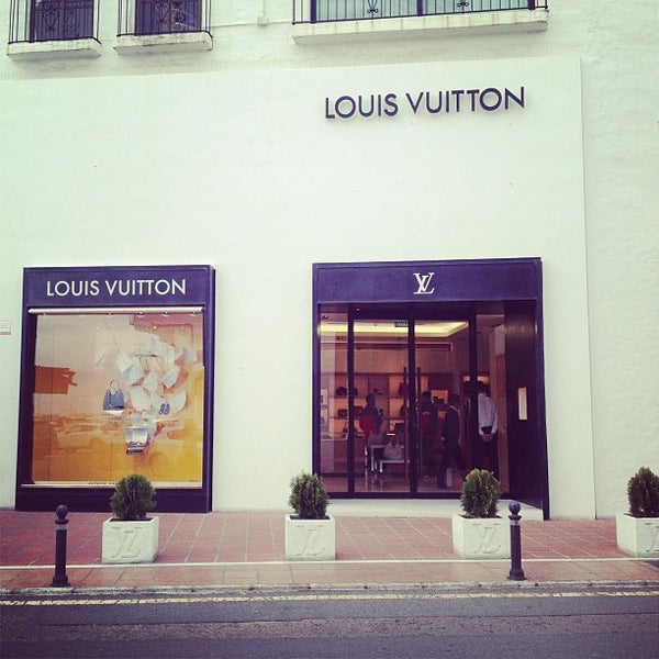 Lover leje Kommandør Louis Vuitton - Boutique in Marbella