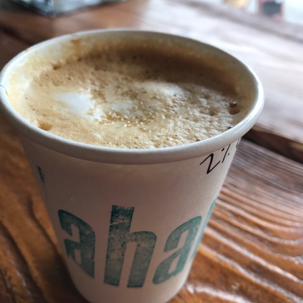 3/10/2017 tarihinde KatrinLeo P.ziyaretçi tarafından Aharon Coffee &amp; Roasting Co.'de çekilen fotoğraf