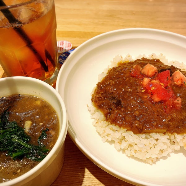 Токийский суп. Ресторан кимчи в санкт-петербурге. Токио суп. Мисо бульон, лосось, водоросли, грибы. Томатный суп с морепродуктами.