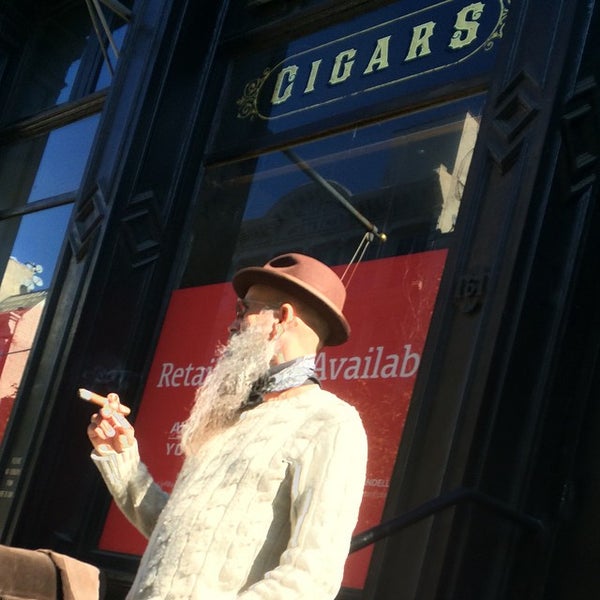 10/5/2014にZachary B.がOK Cigarsで撮った写真