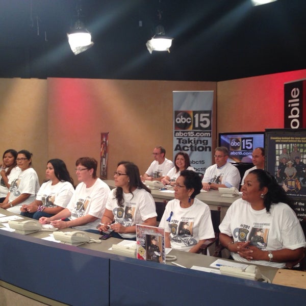 รูปภาพถ่ายที่ ABC15 Arizona (KNXV-TV) โดย C R. เมื่อ 5/29/2014