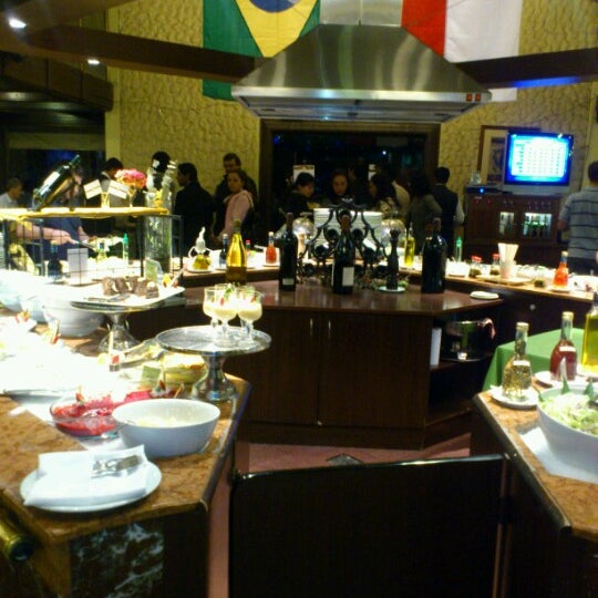 Foto diambil di Acuarela Restaurant oleh Danilo S. pada 11/10/2012