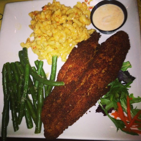 Small & intimate with good service. The catfish, mac n' cheese and string beans were bomb.com. They also had UNLIMITED Mimosas I was passed out in the car after brunch. Definitely TRY BILLIE'S BLACK!