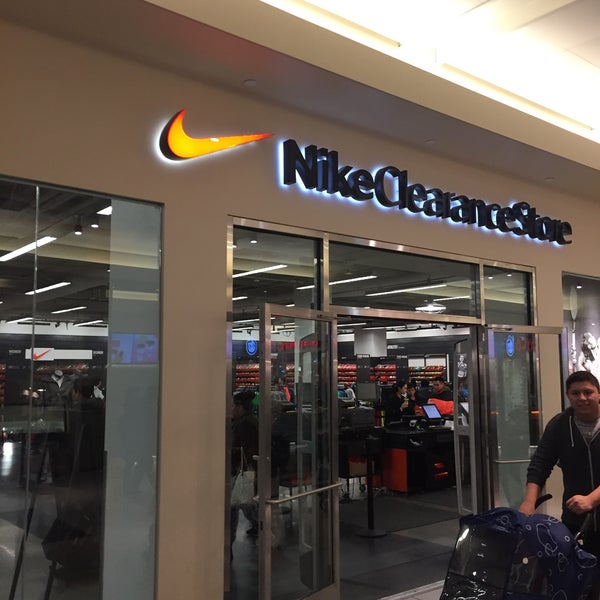 nike college point