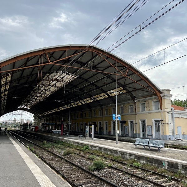 Photo taken at Gare SNCF d&#39;Avignon-Centre by Frank K. on 4/29/2023