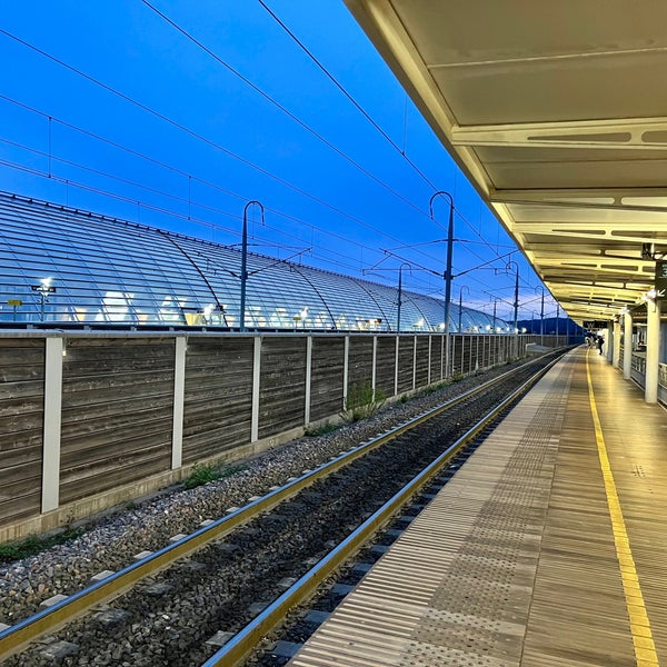 Foto diambil di Gare SNCF d&#39;Avignon TGV oleh Frank K. pada 4/26/2023
