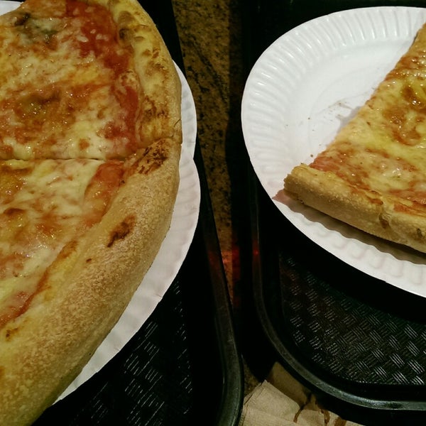 4/23/2015にHannah R.がBravo Pizzaで撮った写真