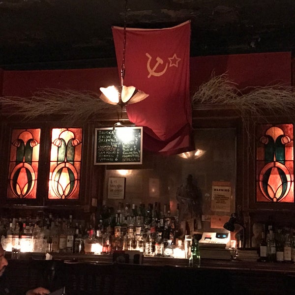 3/5/2018 tarihinde Hannah R.ziyaretçi tarafından KGB Bar'de çekilen fotoğraf