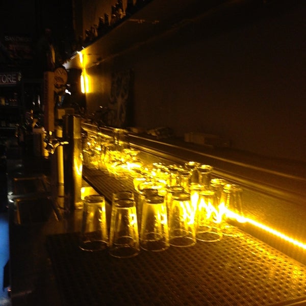 รูปภาพถ่ายที่ 98 Bottles โดย James G. เมื่อ 4/27/2013