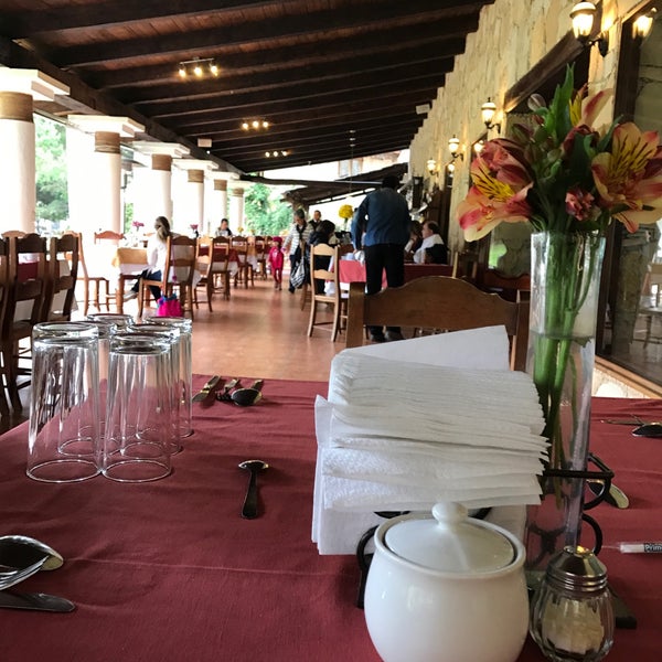 Das Foto wurde bei Restaurante Jardines De San Cristobal von Carlos B. am 11/5/2016 aufgenommen
