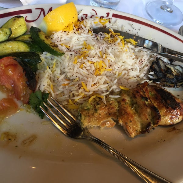 Foto tirada no(a) Maykadeh Persian Cuisine por Gal O. em 7/28/2016