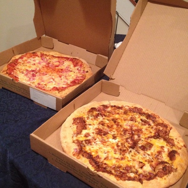 11/3/2013にDavid H.がMonterey&#39;s Gourmet Pizzaで撮った写真
