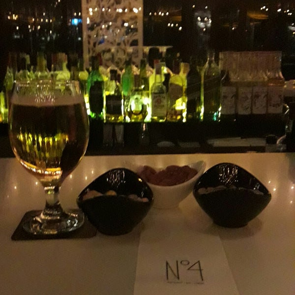Das Foto wurde bei No4 Restaurant • Bar • Lounge von 🌟A🌟l🌟i🌟 i. am 7/5/2017 aufgenommen