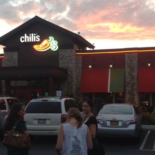 Photo taken at Chili&#39;s Grill &amp; Bar by Michael D. on 8/10/2013
