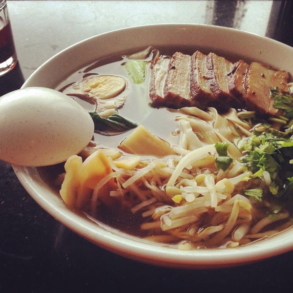 4/6/2014 tarihinde Kenziyaretçi tarafından Xian Sushi &amp; Noodle'de çekilen fotoğraf