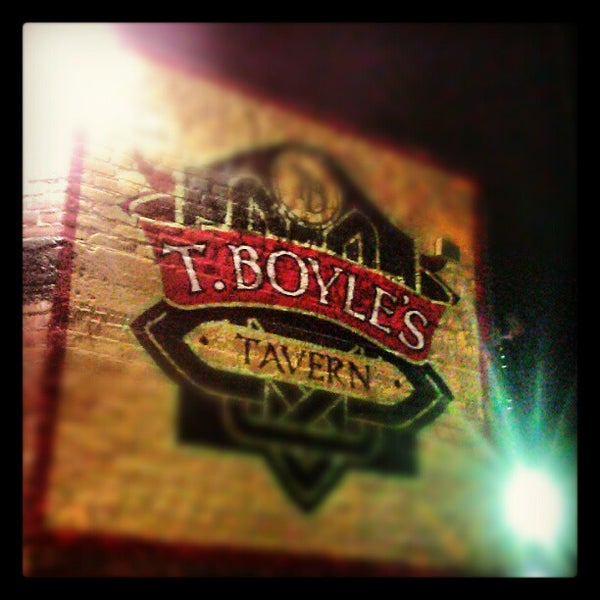 รูปภาพถ่ายที่ T. Boyle&#39;s Tavern โดย Kyle G. เมื่อ 11/4/2012