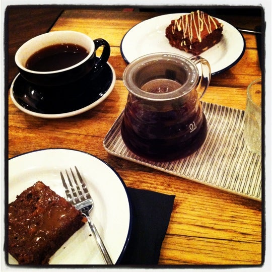10/15/2012 tarihinde John K.ziyaretçi tarafından Yorks Bakery Cafe'de çekilen fotoğraf