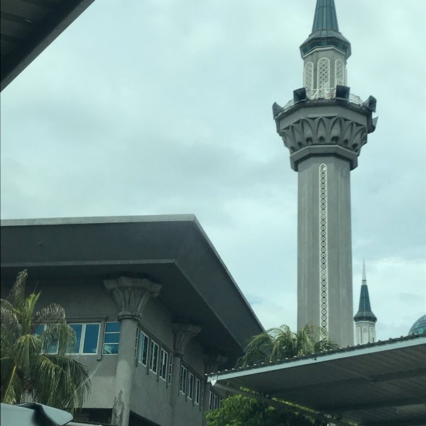 Photo taken at Masjid KLIA (Sultan Abdul Samad Mosque) by Nisa on 11/30/2019