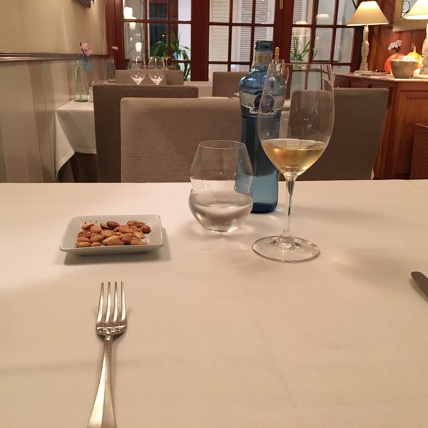 Foto diambil di Restaurant La Salseta oleh Andrew T. pada 12/10/2015