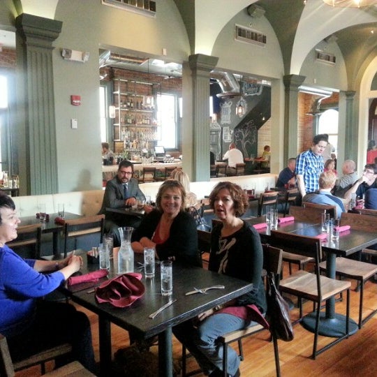Photo taken at Reilly Craft Pizza by Laurie J. W. on 11/9/2012