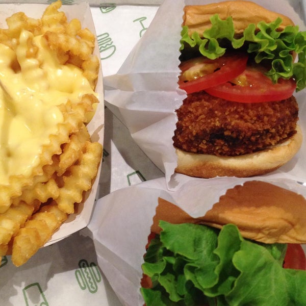 Photo taken at Shake Shack by Holly G. on 8/11/2015