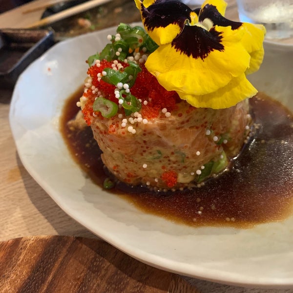 Das Foto wurde bei Ikura Sushi lounge von Stephanie am 12/16/2019 aufgenommen