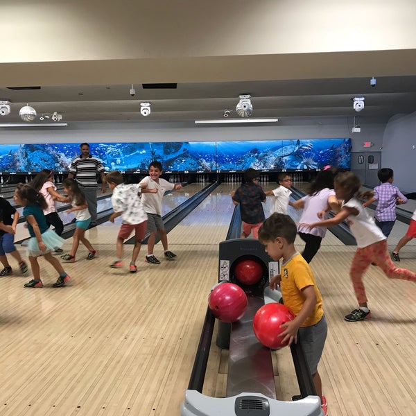 Photo taken at Bird Bowl Bowling Center by Stephanie on 7/22/2018