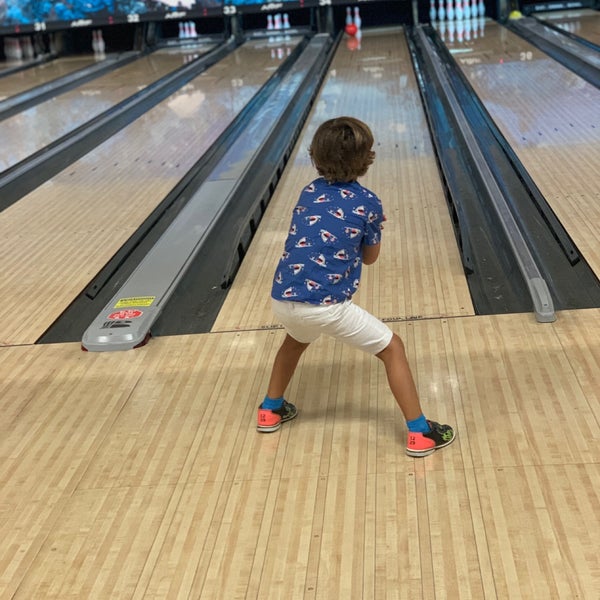 Photo taken at Bird Bowl Bowling Center by Stephanie on 8/3/2019