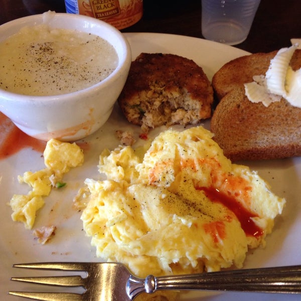 Das Foto wurde bei Highlands Cafe von Latoya P. am 12/17/2014 aufgenommen