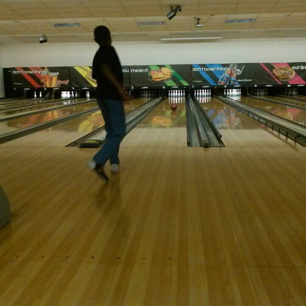 3/16/2013 tarihinde Deanna D.ziyaretçi tarafından AMF American Lanes'de çekilen fotoğraf