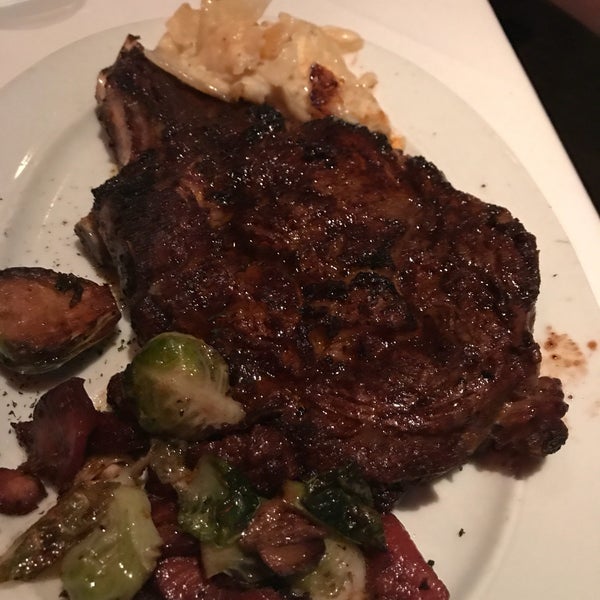 Foto scattata a Steak 44 da Laura E. il 5/19/2017