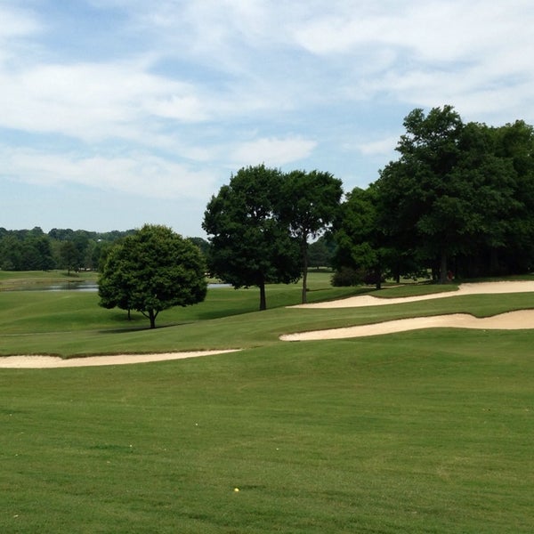 Foto tirada no(a) Hermitage Golf Course por writetolive em 5/27/2013