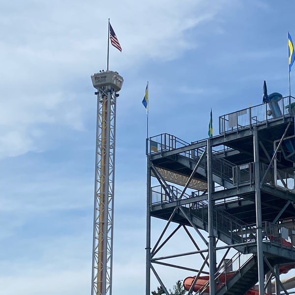 Foto tomada en Funtown Splashtown USA  por Gavin M. el 8/1/2022