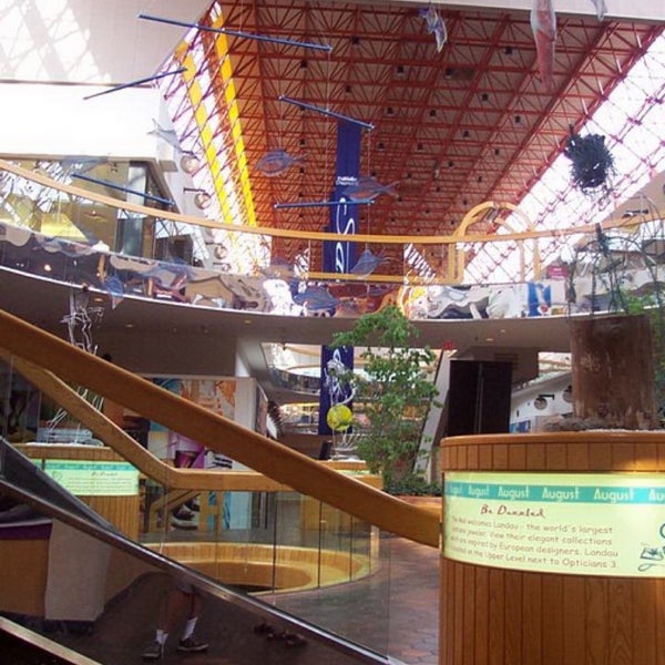 The Shops at Chestnut Hill Chestnut hill Chestnut Hill, MA