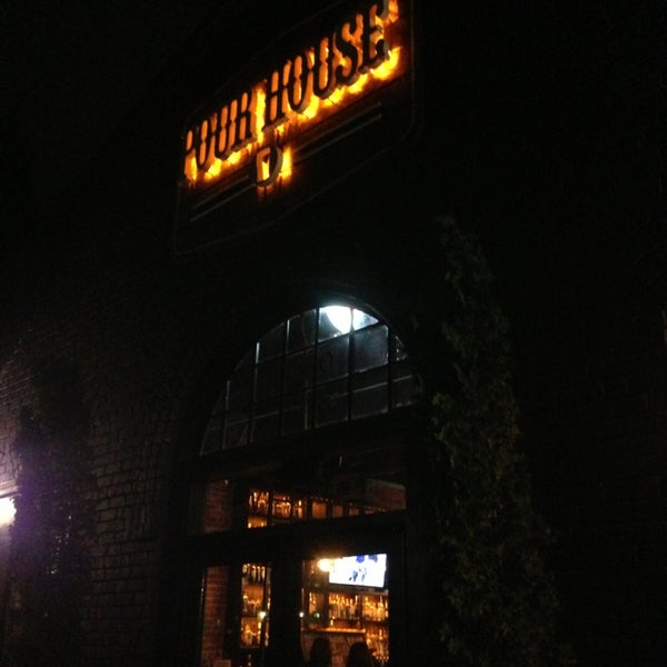 Foto tirada no(a) Vapour House Vape Shop Lounge por Samuel W. em 10/12/2013