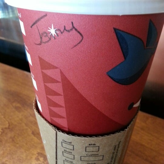 Das Foto wurde bei Starbucks von Jennie M. am 11/18/2012 aufgenommen