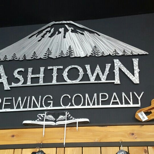 รูปภาพถ่ายที่ Ashtown Brewing Company โดย Brian เมื่อ 7/23/2016