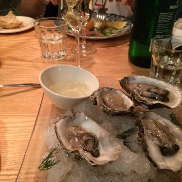 Come to the restaurant, get a plate of oysters and a glass of prosecco. It's worth every Rappen!